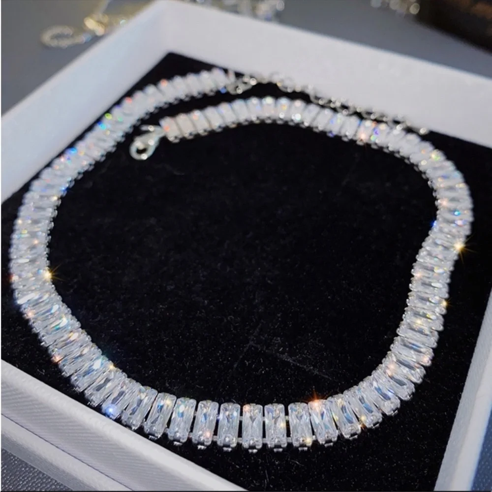 NEW BAGUETTE 18K WHITE GOLD NECKLACE, NICE NECKLACE, CUTE NECKLACE - Picture 2 of 6